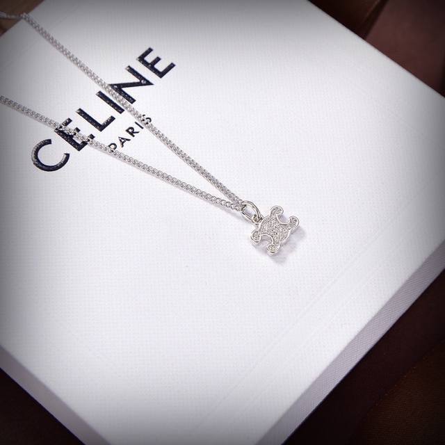 项链 耳环 Celine 新款银色项链套装 与众不同的设计 个性十足 颠覆你对传统耳环的印象 使其魅力爆灯